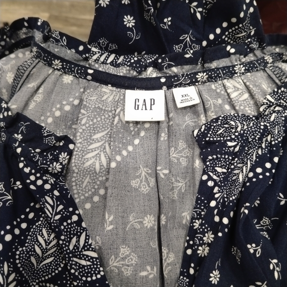 EC GAP Long Sleeve Ruffle Neck Bandana Print Top - Picture 2 of 5